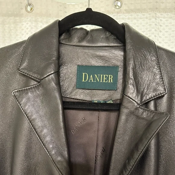 Leather jacket - Picture 2 of 5